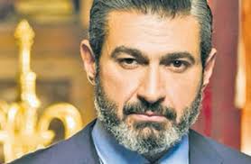تضمنت الحلقة الـ 13 من مسلسل رحيم مشهداً للممثل ياسر جلال بدا فيه وكأنه يسخر من شقيقه رامز جلال وذلك بعدما أنقذ شقيقه هشام زوجته من الخطف ولم يكن يريد أن يخبر رحيم. ØªÙØ§ØµÙŠÙ„ Ø£Ø­Ø¯Ø§Ø« Ø§Ù„Ø­Ù„Ù‚Ø© Ø§Ù„Ø£ÙˆÙ„Ù‰ Ù…Ù† Ù…Ø³Ù„Ø³Ù„ Ø±Ø­ÙŠÙ… Ù„Ù€ ÙŠØ§Ø³Ø± Ø¬Ù„Ø§Ù„ Ø§Ø®Ø¨Ø§Ø±