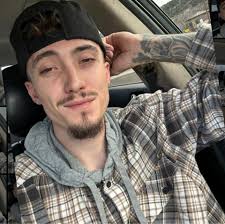 What components are needed to swap a 6.2 engine from a 2007 Cadillac  Escalade into a 2009 GMC Sierra V6 with a manual 4x4 transfer case?