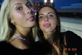 dinner date w/ @emerson.llewallyn 💐