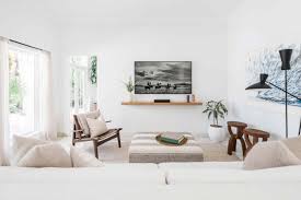 Whether you want a beach themed living room on a budget or an elegant coastal style living room… or just want great coastal interior design ideas. 25 Beach House Living Rooms That Bring Summer To You