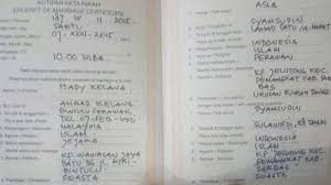 Buku nikah/kutipan akta perkawinan atau kutipan akta perceraian, dokumen perjalanan, kartu izin tinggal tetap dan surat pernyataan tanggung jawab mutlak perkawinan/perceraian belum tercatat untuk penerbitan kk baru bagi penduduk orang asing yang memiliki izin tinggal tetap. Waduh Pasangan Indonesia Malaysia Ini Menikah Pakai Buku Nikah Palsu Banjarmasin Post
