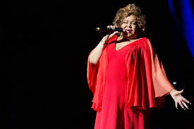 Encontre as últimas faixas, álbuns e imagens de famke. Alcione E Uma Artistas Com Prestigio No Cenario Brasileiro E Internacional Cantores Sesc Mpb