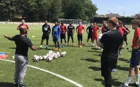 Le sélectionneur de l'équipe nationale de football, nicolas dupuis a signé son contrat. Can 2019 Le Selectionneur De Madagascar Avait Une Bonne Excuse Pour Rater La Reprise De Son Club Le Parisien