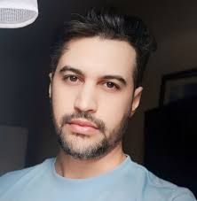 الأسطورتان نيكولاس كيج وكريستيان بيل من فيلم السيرة الذاتية "Madden"، الذي  سيروي قصة لاعب كرة القدم الامريكية التاريخي جون مادن، والذي سيجسده كيدج.  ❤🔥 سيستعرض الفيلم رحلته الملهمة من لاعب إلى مدرب