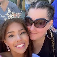 Hope Mintz's Instagram, Twitter & Facebook