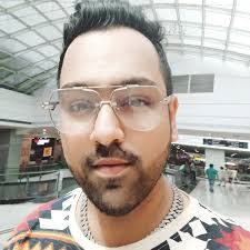 Tarun Sethi's Instagram, Twitter & Facebook