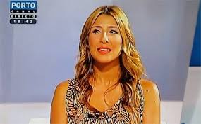 Como novos apresentadores, o porto canal terá também, entre outros, os irmãos pedro e ricardo guedes e o maestro rui massena, no programa de letra. Video Da Hora Ao Vivo Cenario Cai Em Cima Da Cabeca De Apresentadora Tv Foco