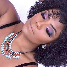 As empresas precisam enxergar a mulher negra como uma consumidora que se importa com sua saúde. Micheline Ramalho Maquiagem Colorida Pele Negra