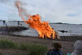 Hos fredrik tar de tilbake sankthansfri: Sankthans Sankthansaften Har Du Tenkt Til A Lage Sankthansbal I Ar Da Ma Du Vite Dette