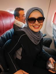 Konser dadakan di langit! ✈️✨ Siti Nurhaliza bikin heboh penumpang saa... |  TikTok