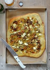 Pizza bianca 13 garlic oil base, rosemary, sea salt and olive oil. Pizza Bianca Con Mozzarella Zucchine Grigliate E Ricotta Per Pizzaebirraamemipiaci Una Casa In Campagna