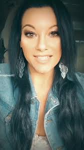 Lindsey Gothard's Instagram, Twitter & Facebook