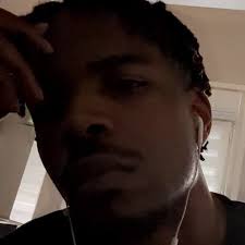 أعد إيوان كريد يعرف عن الصانع، لكن مايلز تيلر يحتاج إلى لعب الصانع. الدورة  الشهرية