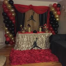 Pin By Natacha Bruyning On V S Elegant Decor Golden Birthday Parties Red Birthday Party Birthday Party For Teens