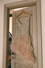 Acconciatura anni '20 da charleston per capelli lunghi fai da te. Un Matrimonio Classico Trasformato In Festa Anni 20 Wedding Wonderland Abiti Da Sposa Anni 20 Abiti Da Sposa Abiti