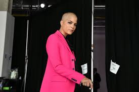 Apr 19, 2021 · selma blair can vividly remember when she knew she might be dealing with a health issue. Selma Blair Shares She S Trying Aggressive Chemotherapy For Ms