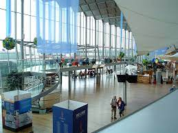 Snabbtåget arlanda express är den snabba och klimatsmarta vägen mellan stockholm city och arlanda flygplats. Flughafen Stockholm Arlanda Wikipedia