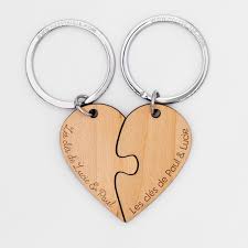 Pair Of Personalised Coeur Inseparable Matching Key Rings With Engraved Wooden Heart Porte Cle Personnalise Porte Cle Porte Cle Grave