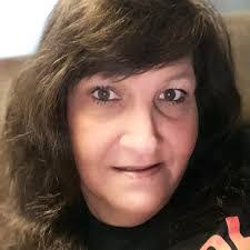 Nicole Weekley's Instagram, Twitter & Facebook