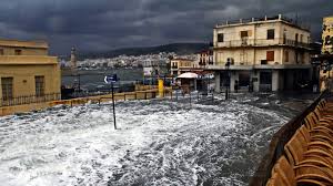 Το λιμάνι του ρεθύμνου, όπως φαίνεται ψηλά πάνω από το κάστρο φορτέτζα H 8alassa Bghke Sth Steria Sto Re8ymno Deite Fwtografies