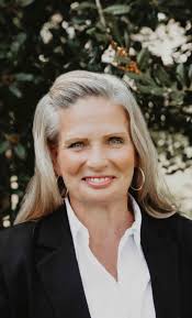 Beth Wynne's Instagram, Twitter & Facebook