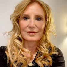 Lori Skinner's Instagram, Twitter & Facebook