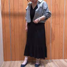 今日の出勤コーデは3900ワンピと一目惚れしたブルゾン 色味がすごく素敵なんですこの子ワンピも袖と裾のフワッと感がめちゃくちゃ可愛いんです naturalcouture naturalcoutureniceclaup ナチュラルクチュール ナチュラルクチュールナイスクラップ ever laugh