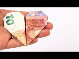 Geld Falten Herz Ein Kreatives Hochzeitsgeschenk Aus Geld Basteln Youtube In 2020 Geld Falten Herz Geld Falten Kreative Hochzeitsgeschenke