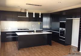 Black Melteca Google Search Wood Laminate Kitchen Solid Wood Kitchen Cabinets Solid Wood Kitchens