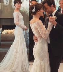 Maybe you would like to learn more about one of these? Filmreife Hochzeit In Einer Robe A La Hollywood 2 The Moon