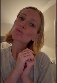 Whisper Singing Lady