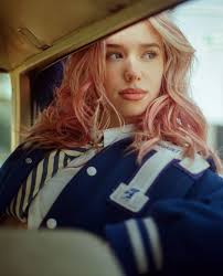 ⠀⁠ 📸 @lilis35mm⁠ 🎞 #CineStill400D #35mm⁠ 📷️ Canon AV-1⁠ 🧑‍🔬  @photocityinc⁠ Model: @kayladivenere