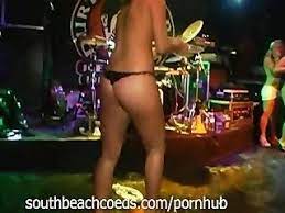 Massive crowds of college students and other vacationers on spring break have flocked to miami, resulting in dozens of arrests, police being injured and fears rising over visitors ignoring students are traveling to florida and packing the beaches for spring break. Wild Girl Hotntubes Porn