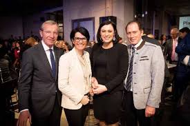 Elisabeth köstinger (born 22 november 1978) is an austrian politician who is minister for sustainability and tourism in the government of chancellor sebastian kurz since 7 january 2020. Kostinger Prasentierte Zukunftsvision Und Aktionsplan Fur Heimischen Tourismus Bmlrt Gv At