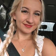 Emily Hyde's Instagram, Twitter & Facebook