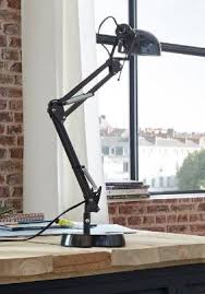 Travaillez Bien Eclaire Avec Cette Lampe De Bureau Articulee Noire Au Look Industriel Revisite Castorama Goodhome In Lampe De Bureau Lampe Architecte Lampe
