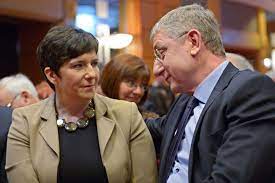 Ómolnár miklós megjegyezte, dobrevet a háta mögött elenának nevezik, ami elena ceausescura, a román kommunista diktátor, nicolae ceausescu feleségére utal. Gyurcsany Kozolte Hogy A Felesege Lesz A Miniszterelnok Jeloltjuk