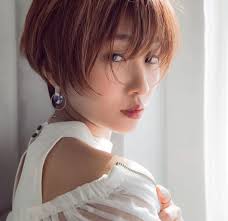 エラ張りさんに似合うショートヘア特集 小顔効果バツグンの髪型をご紹介 folk 髪型 ショートヘア パーマヘア