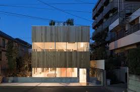 Die moderne japanische architektur ist bekannt für entwürfe, die die nutzung kleinster baulücken ermöglichen, zugleich aber dennoch luftig wirken. Klein Aber Oho Stadtoase Auf 109 Quadratmetern Familienhaus Familien Haus Japanische Architektur
