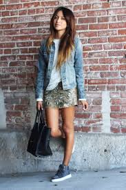 Ontdek de perfecte stockfoto's over floral pattern skirt en redactionele nieuwsbeelden van getty images kies uit premium floral pattern skirt van de hoogste kwaliteit. What To Wear With A Sequined Skirt For Day And Night Glamour