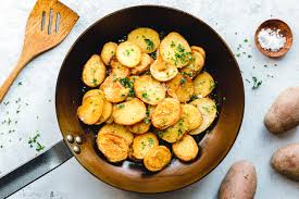 Die pfannen kannst du sowohl im backofen, als auch am grill im freien einbrennen. Eisenpfannen Einbrennen Pflegen Und Benutzen Eat This Food Blog