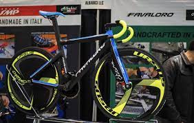 Michele favaloro is a master bike builder in the quaint italian town of polpenazze located on the shores of lake garda. Capovelo Com Michele Favaloro A Modern Day Master Of Artisan Framebuilding Track Bike Bike Adventure Bike