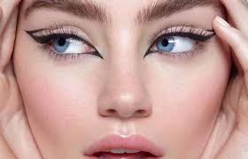 Genteeeeeeeeee, espero que você aproveitem e gostem muitooo desse video! Foxy Eyes El Maquillaje De Ojos Con Efecto Lifting Tutoriales De Maquillaje Revista De Maquillaje Y Pelo Bettina Frumboli