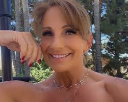 Shanna Lambert's Instagram, Twitter & Facebook