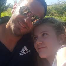 Can anyone recommend a good framing service, I've tried Johns Framing  Service but they don't respond to calls or emails. Want 4 canvas pictures  framing