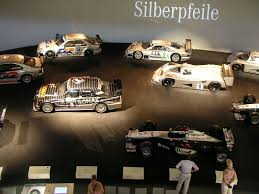 Rundgang Im Mercedes Benz Museum Stuttgart Mercedes Benz Mercedes Benz