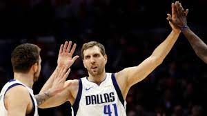 Dallas mavericks vs los angeles clippers live stream. Nba La Clippers Ehren Dirk Nowitzki In Einer Auszeit Sport Sz De