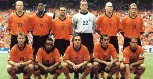 Het zijn de volgende spelers arthur numan,aron winter. Nieuw Voetbalshirt Voor Het Nederlands Elftal Sideline