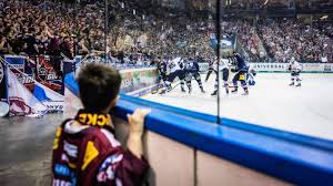 Nicht umsonst tragt sie den titel sundigste meile deutschlands und ist vor mercedes benz arena berlin. Funf Sterne Nachwuchsprogramm Deutscher Eishockeybund Will Mehr Jungs Aufs Eis Bringen Archiv