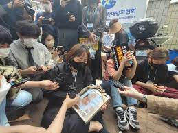 정인이 양모 옥중편지 공개 유튜버 양부에 '비밀침해죄'로 고소당했다. Qziohalct0zlcm